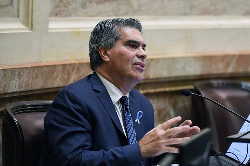 Capitanich plantea un “abordaje más amplio e inclusivo para prevenir el suicidio y proteger la vida”
