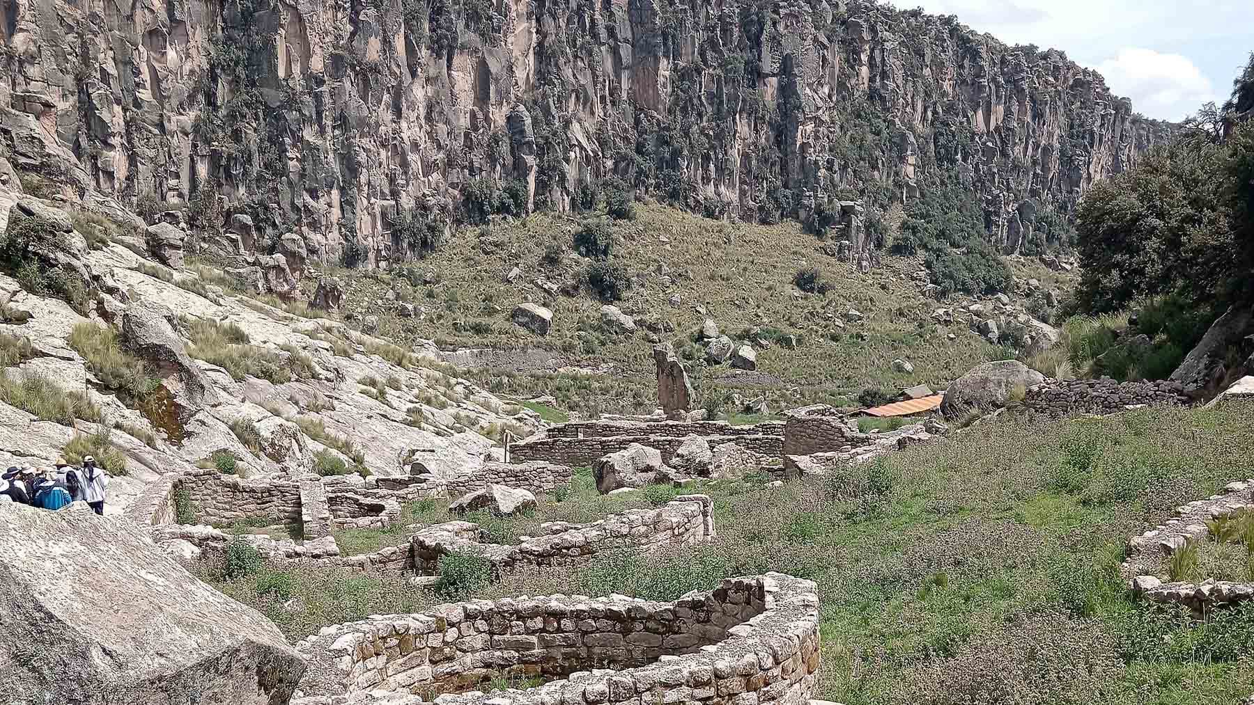 Parece Macchu Picchu, pero esta ciudadela inca es 4 veces más grande y los arqueólogos ya han desenterrado 3.000 piezas de oro, plata y cobre