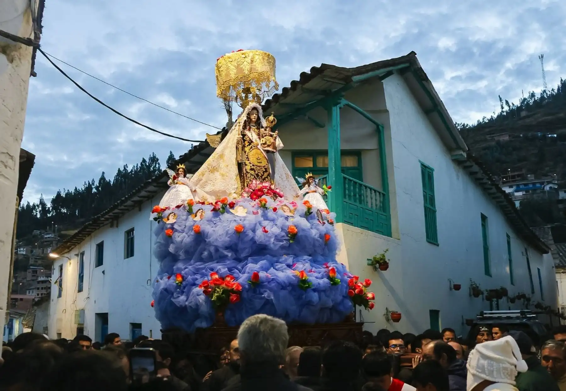 Paucartambo inicia actividades en honor a la Virgen del Carmen con peregrinaje y procesión
