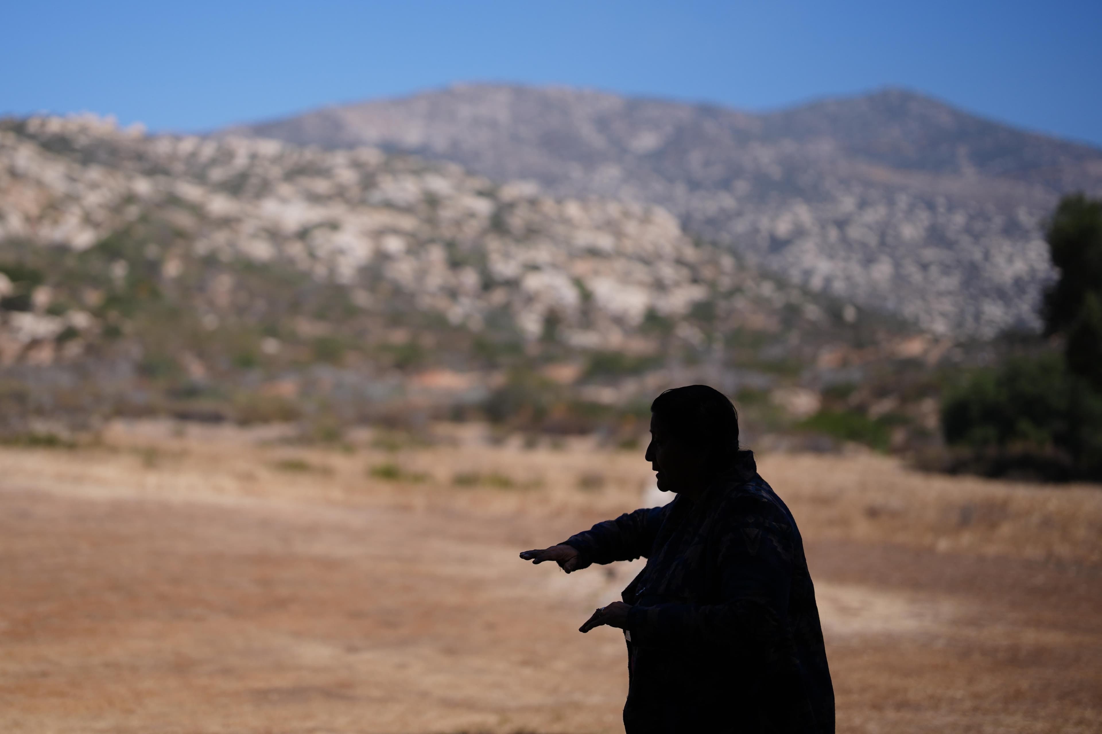 ¿Profana la construcción del muro fronterizo entre EU y México lo sitios sagrados indígena?, esto dicen sus líderes