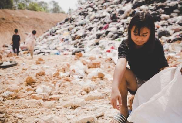 Día del Niño en Ecuador: mientras unos juegan, el 9,2% trabaja para sobrevivir
