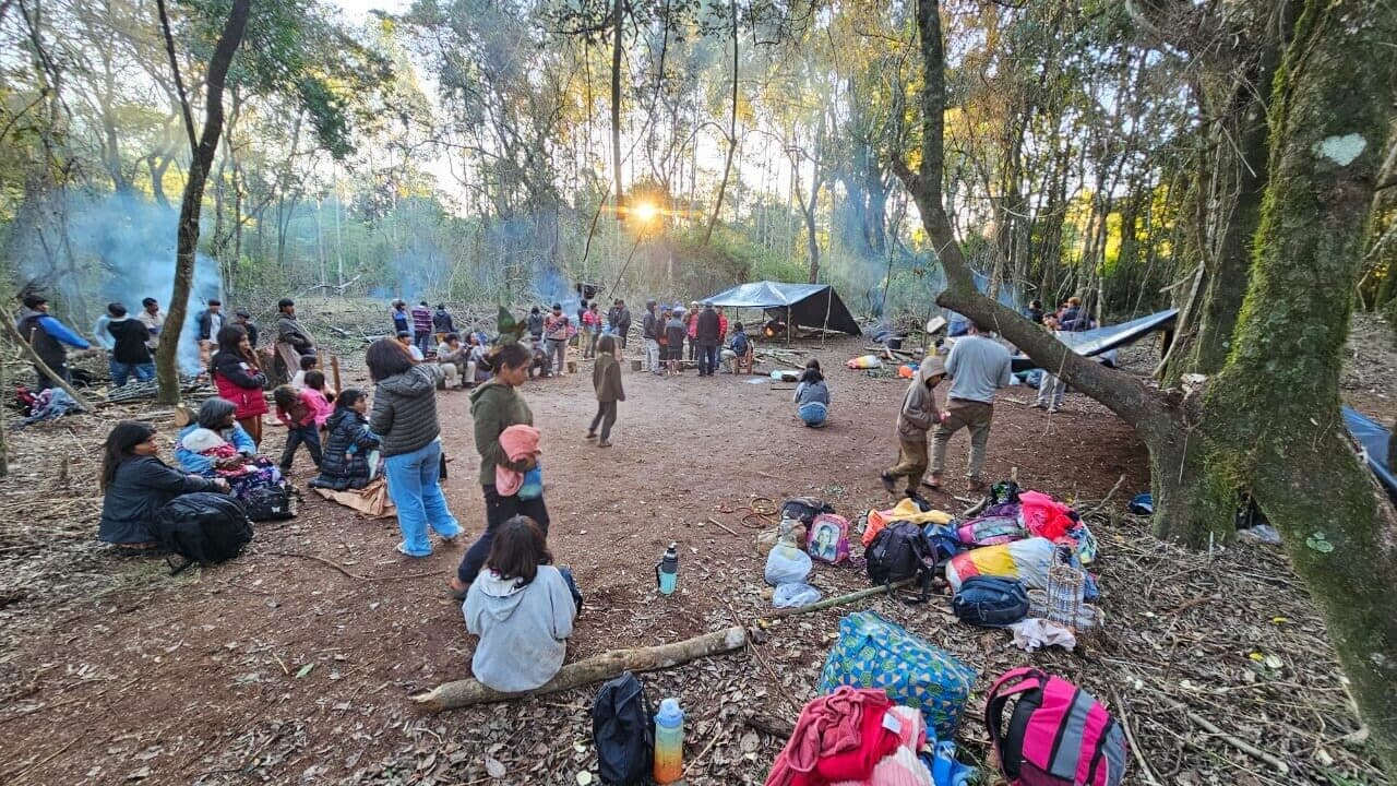 Argentina. Pueblos Originarios: La Justicia ordenó desalojar a una comunidad Mbya en Garuhapé, pero el conflicto por la tierra sigue abierto