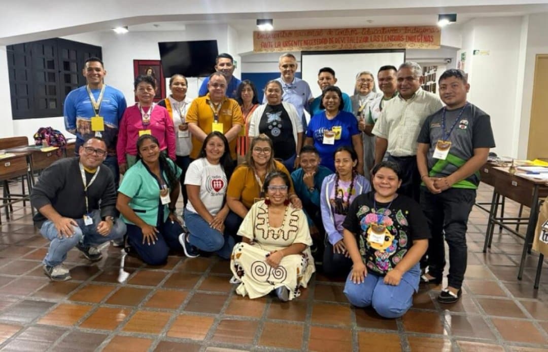Centros educativos indígenas de AVEC planifican ruta de revitalización lingüística