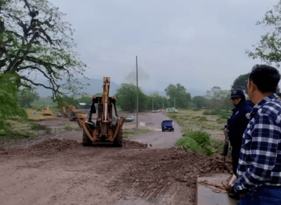 Reparan puente que comunica poblados indígenas en Ixhuatlán de Madero