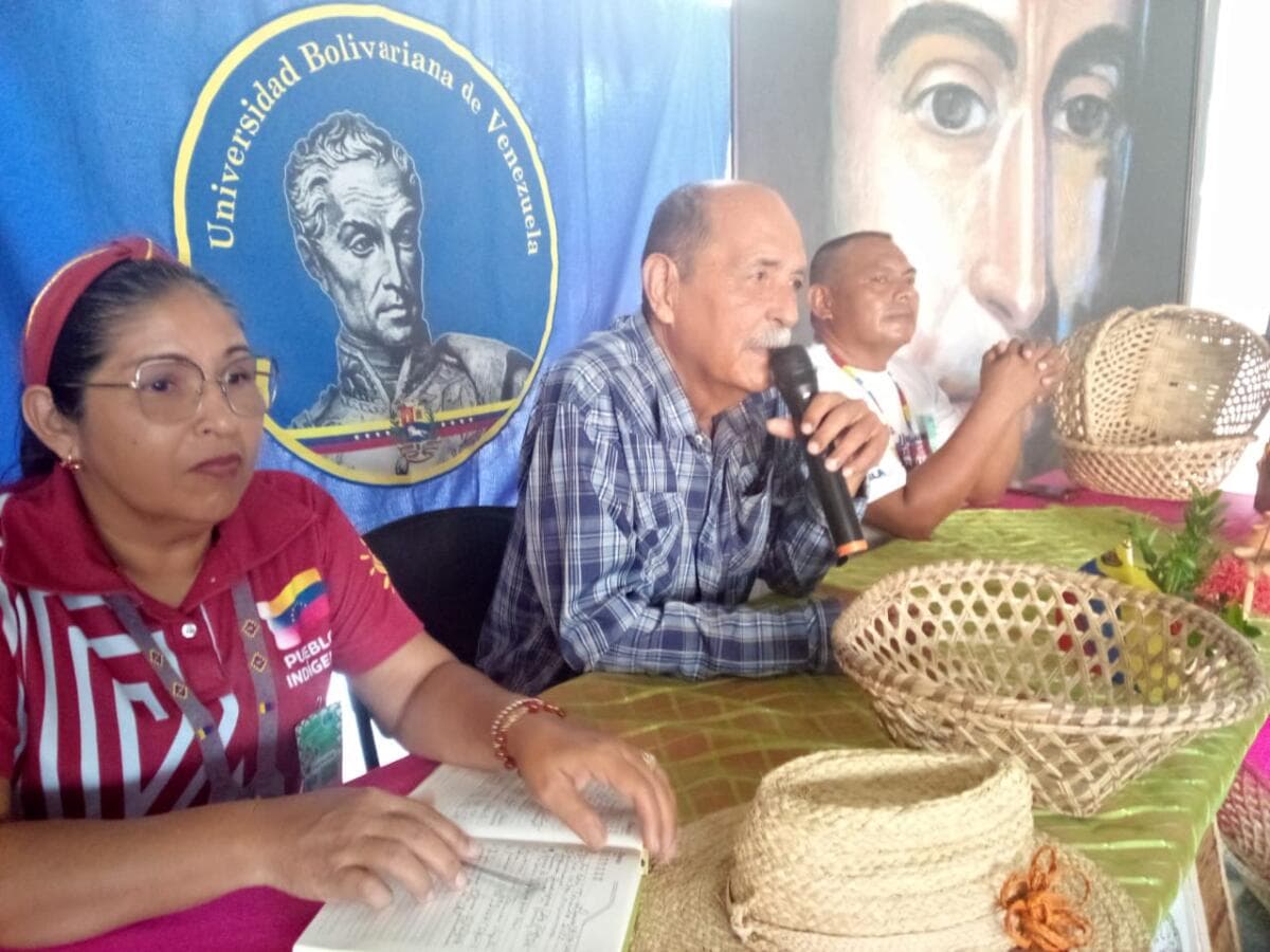 Realizan II Seminario de Pueblos Indígenas en la UBV