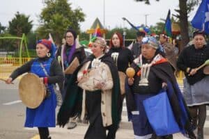 Izan bandera Wenufoye Mapuche en el Tabo