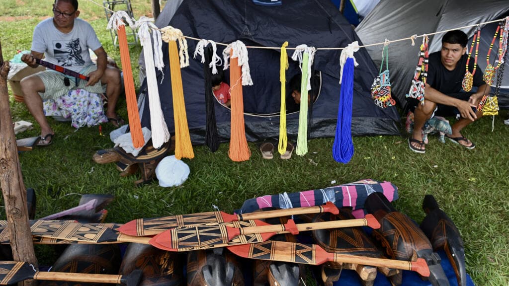 Indígenas llegan a Brasilia en reclamo por tierras