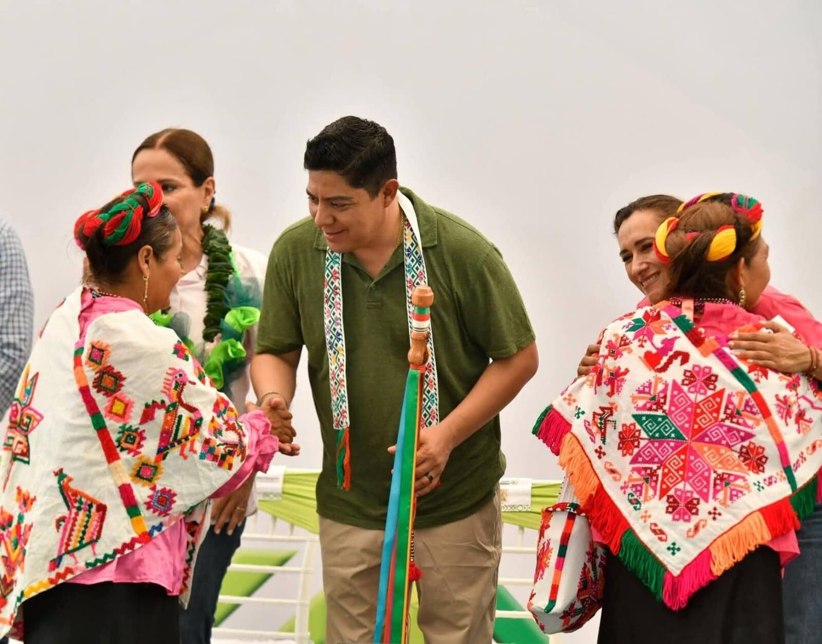 Ricardo Gallardo reconoce a pueblos indígenas de San Luis Potosí