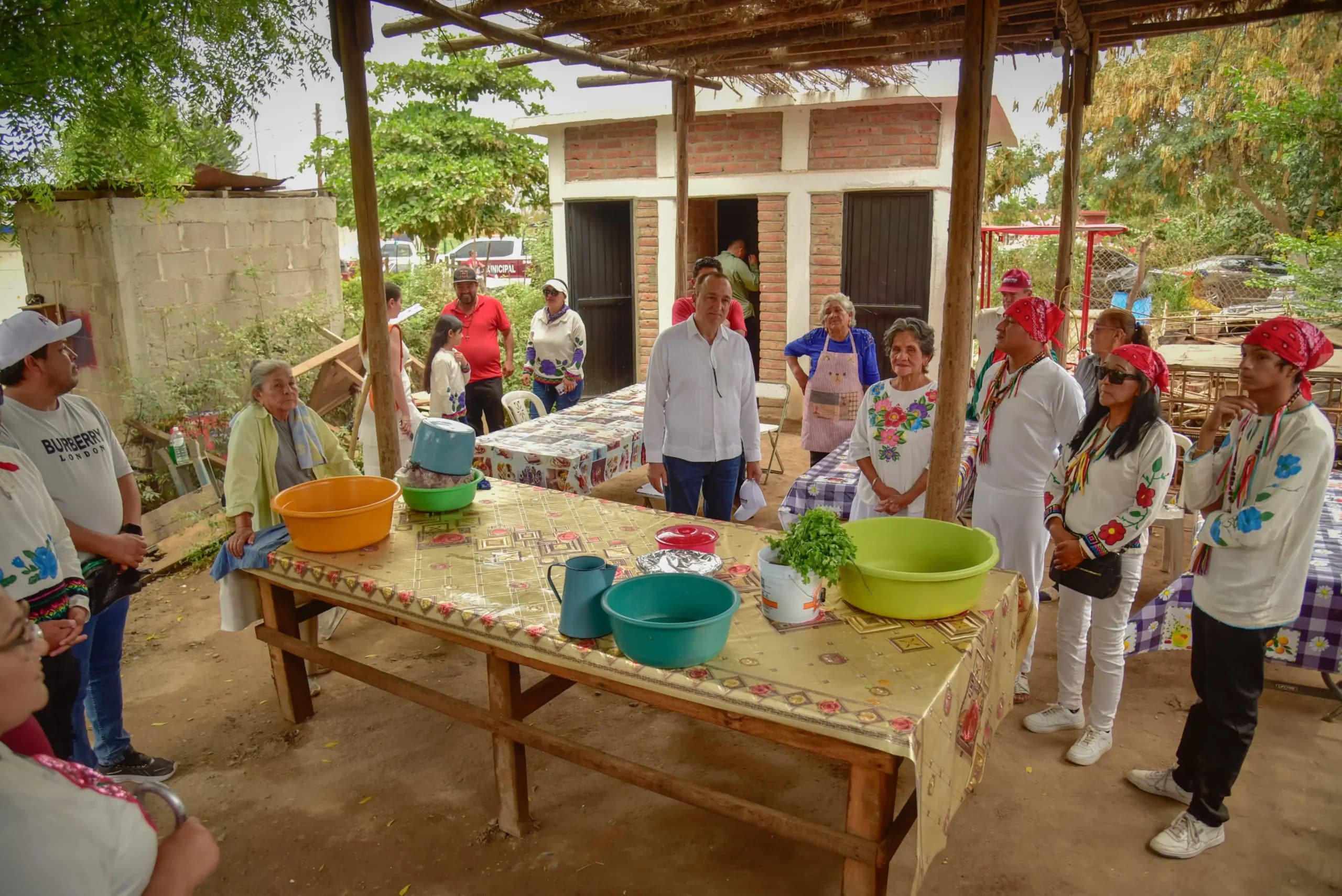 Alcalde Menéndez mantiene estrecho acercamiento con los pueblos originarios.