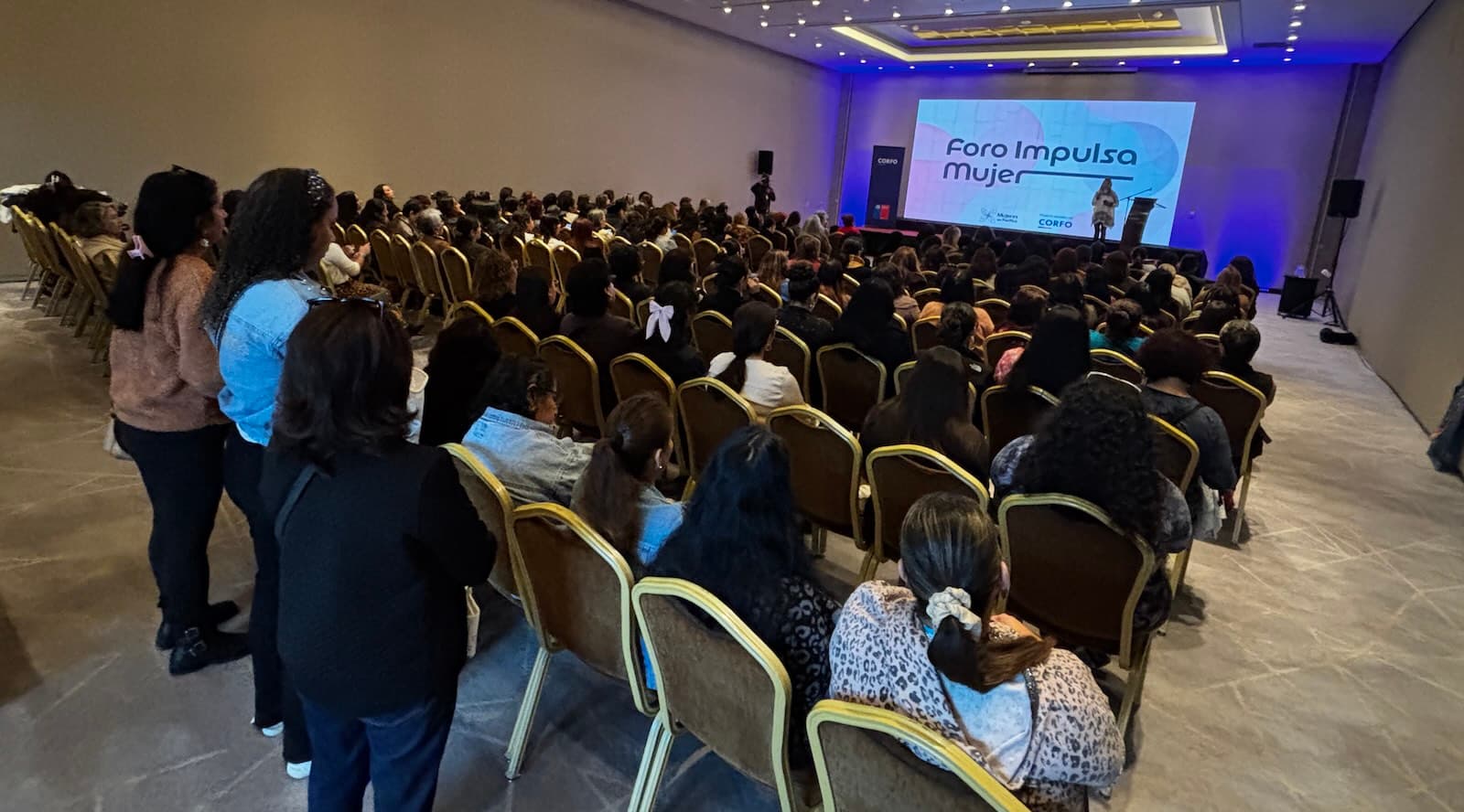 Mujeres de Arica y Parinacota se reúnen en el Foro Impulsa Mujer para potenciar sus emprendimientos