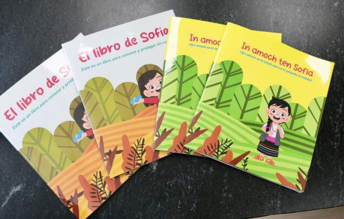 Distribuyen en Cuetzalan y Xóchitlán libro en náhuatl para difundir derechos de las niñas indígenas