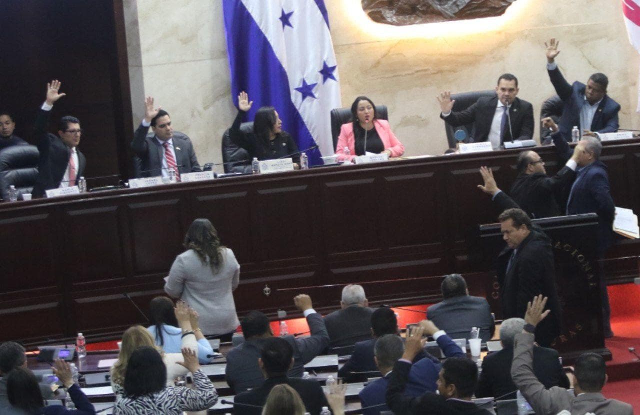 Congreso envía a verificar 14,000 firmas para definir juicio político por Ley Agroindustrial