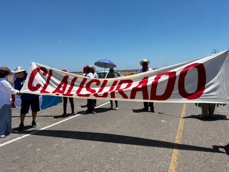 Marcha en Topolobampo culmina con clausura simbólica de planta de amoníaco