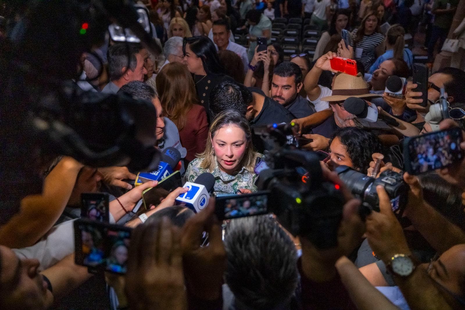 Reduce Gobernadora protesta indígena por planta de metanol a tema de inversión privada
