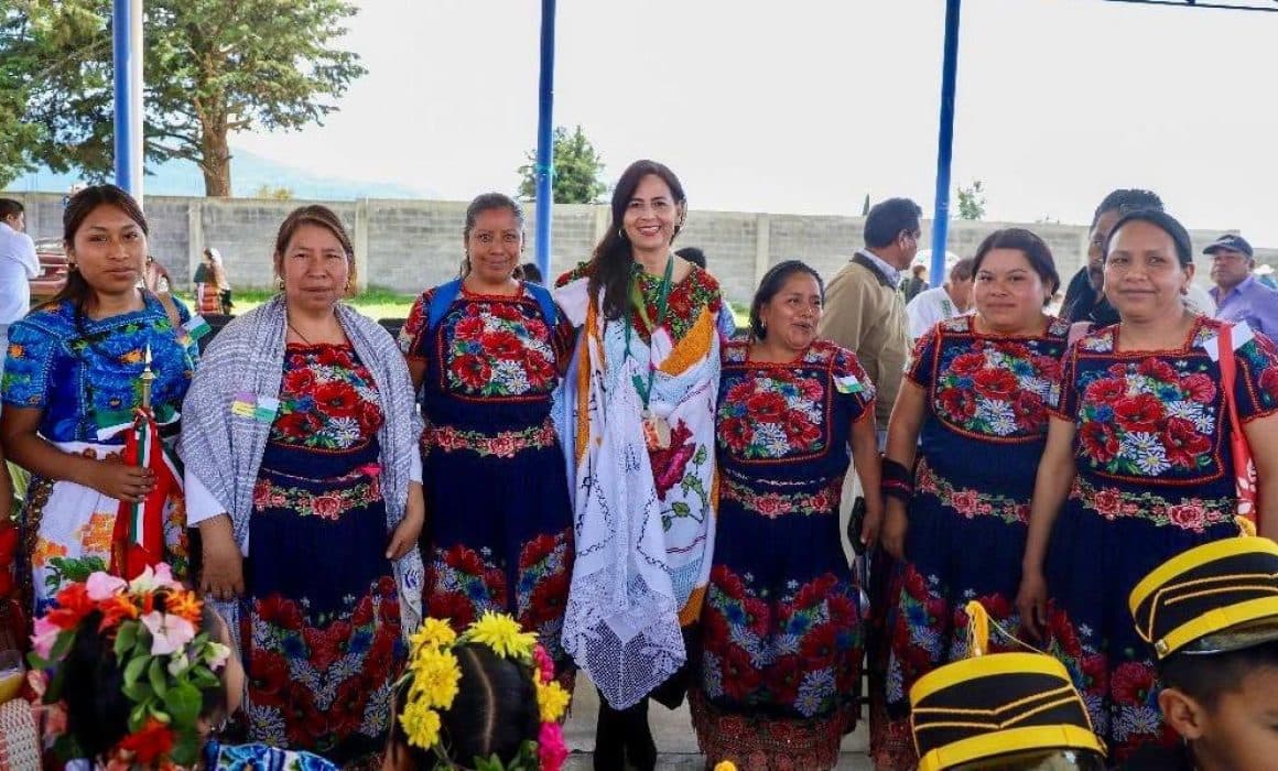 Refrenda Gaby Molina apoyo a la autonomía de pueblos originarios